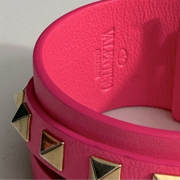 Valentino Garavani Neon Pink Studded rock stud bracelet leather - Picture 6 of 8